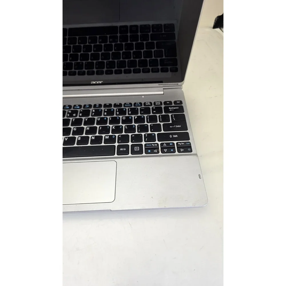 Acer Aspire SW5-012 2-in-1 Multi-Touch Laptop tablet 1.33 GHz